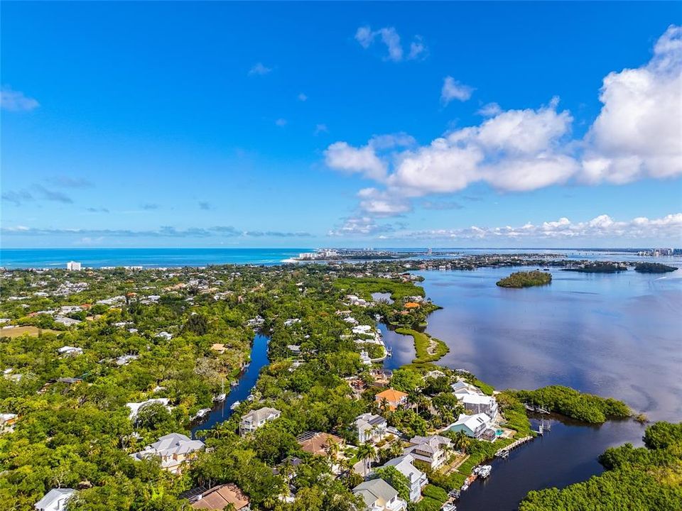 For Sale: $1,800,000 (3 beds, 2 baths, 3000 Square Feet)