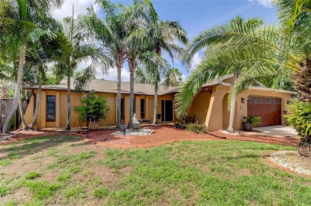 Welcome Home to Your New POOL Home in Tarpon Springs!