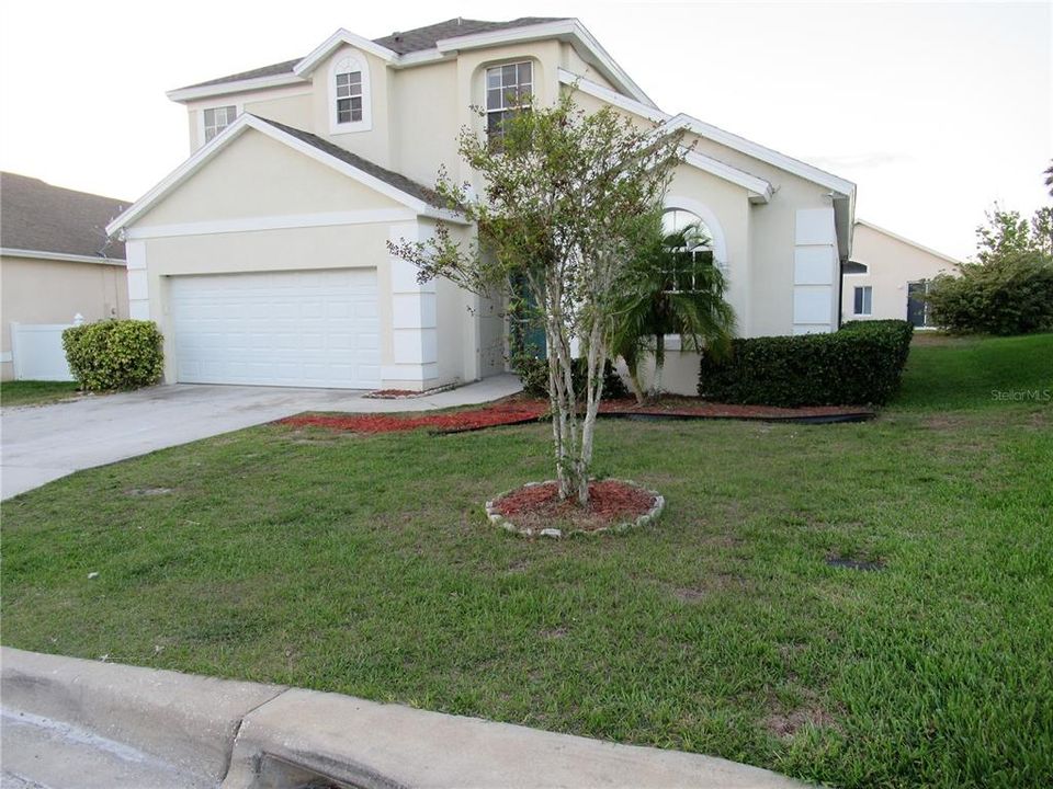 Active With Contract: $2,350 (5 beds, 3 baths, 2600 Square Feet)