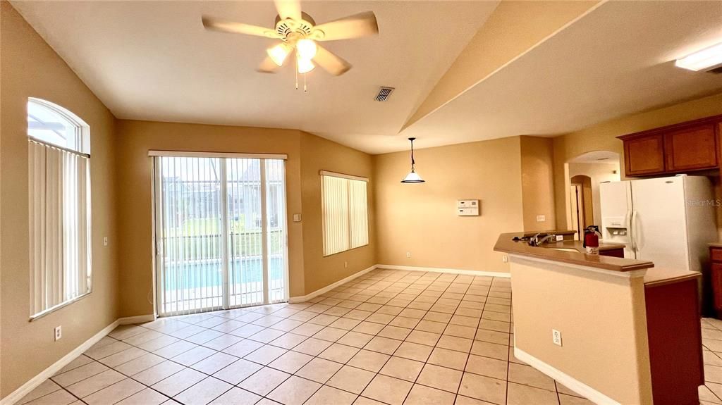 For Rent: $2,350 (5 beds, 3 baths, 2600 Square Feet)