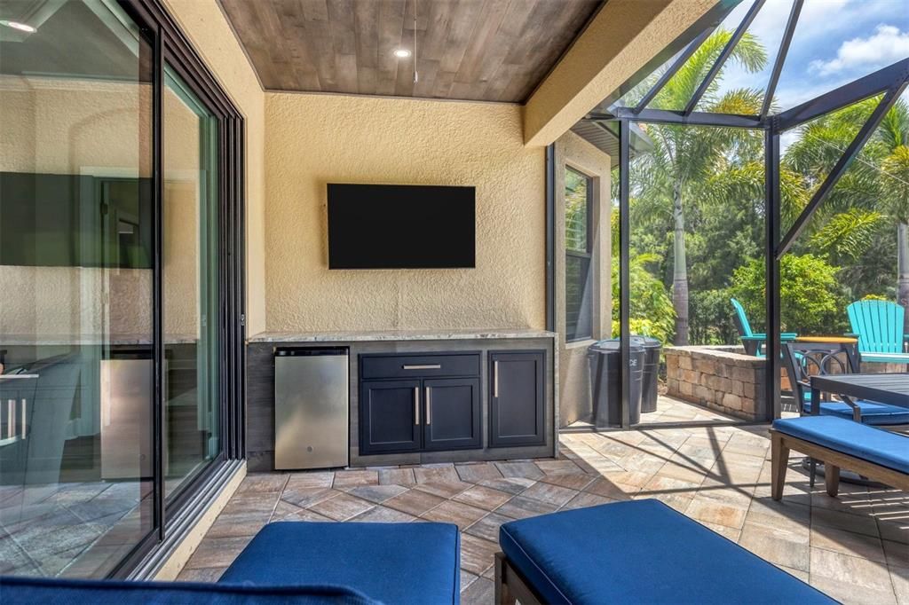 Outdoor Kitchen With Custom Granite.