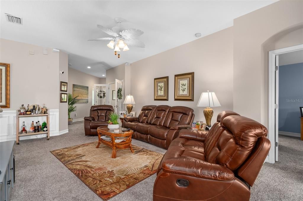 For Sale: $397,500 (3 beds, 2 baths, 1502 Square Feet)