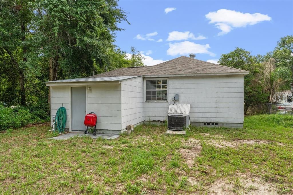 Active With Contract: $169,900 (2 beds, 1 baths, 649 Square Feet)