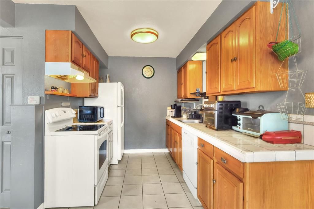 Active With Contract: $180,000 (3 beds, 2 baths, 1576 Square Feet)