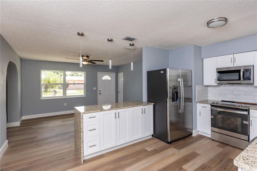 For Sale: $339,000 (3 beds, 1 baths, 1171 Square Feet)