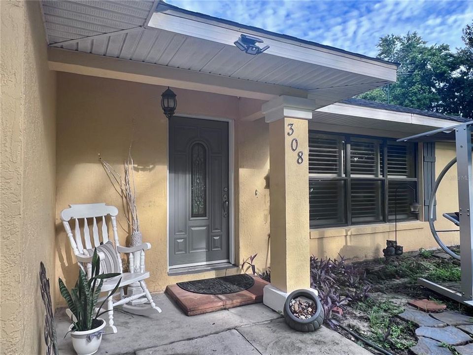 For Sale: $320,000 (2 beds, 2 baths, 1624 Square Feet)