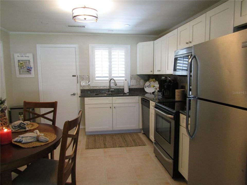 For Rent: $4,000 (2 beds, 1 baths, 728 Square Feet)