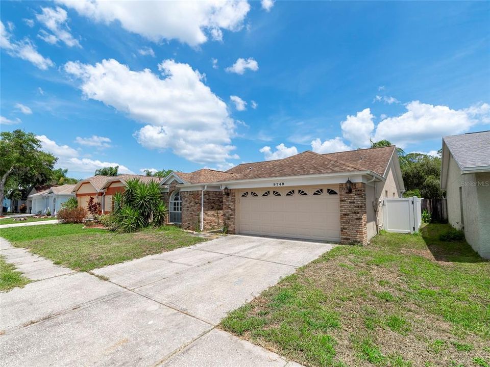 Active With Contract: $355,000 (3 beds, 2 baths, 1510 Square Feet)