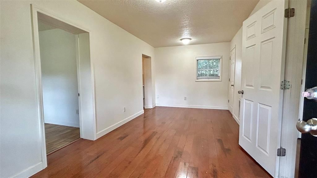 Active With Contract: $225,000 (2 beds, 1 baths, 760 Square Feet)