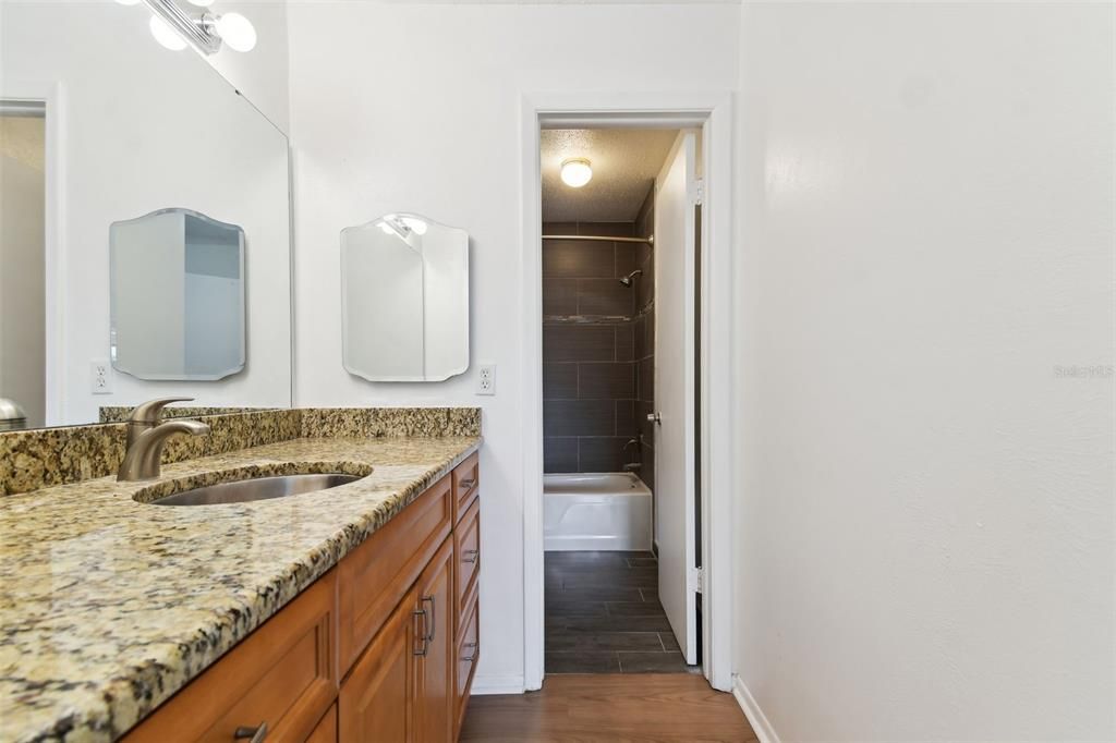 For Sale: $224,900 (2 beds, 2 baths, 1306 Square Feet)