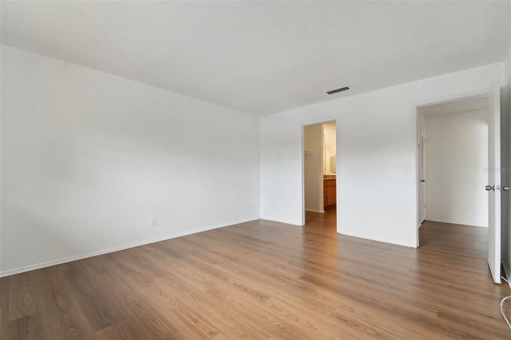 For Sale: $224,900 (2 beds, 2 baths, 1306 Square Feet)