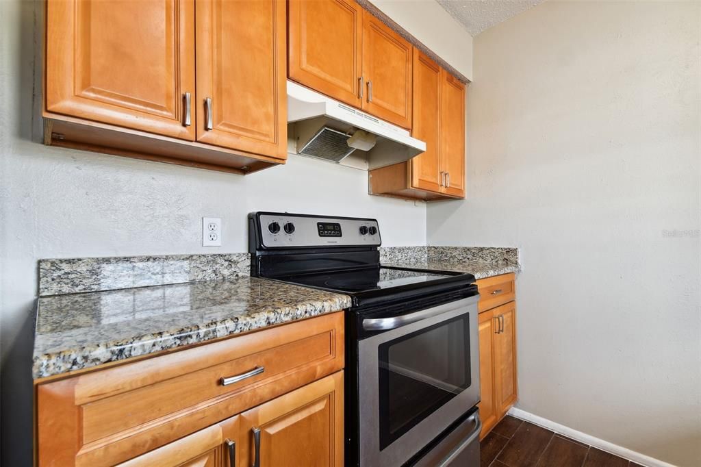 For Sale: $224,900 (2 beds, 2 baths, 1306 Square Feet)