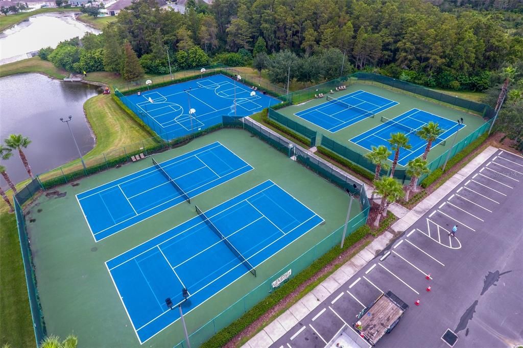 tenis-basketball courts