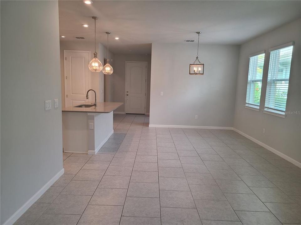 For Rent: $2,600 (2 beds, 2 baths, 1432 Square Feet)