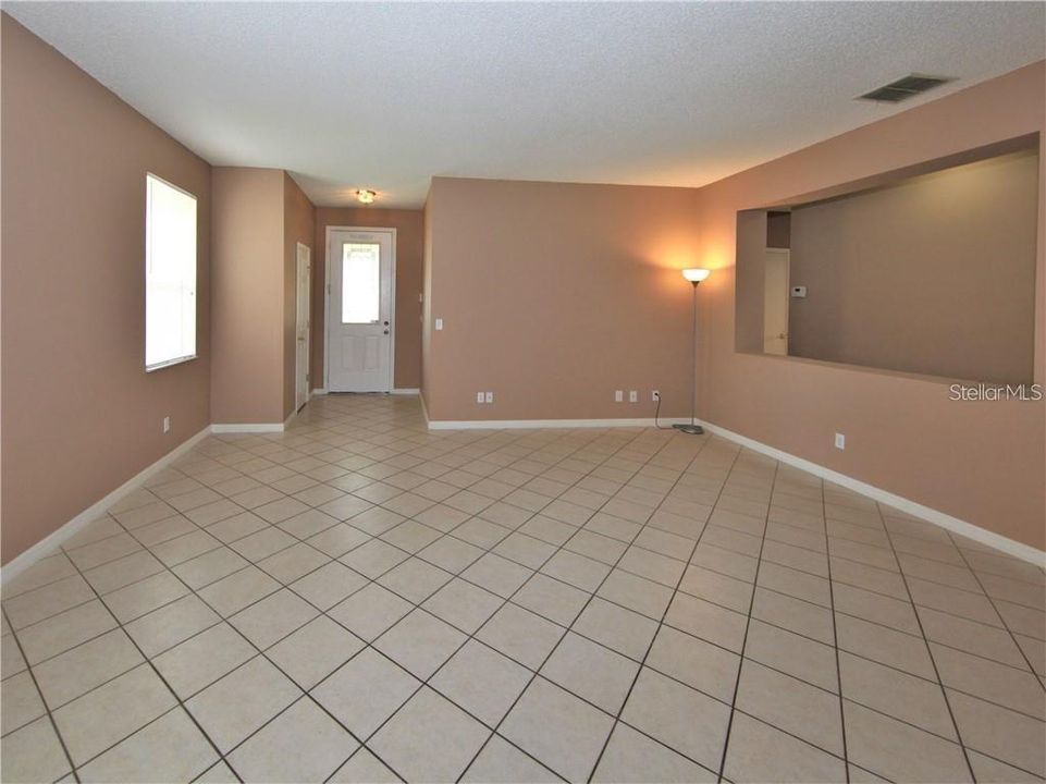 For Rent: $2,240 (3 beds, 2 baths, 1703 Square Feet)