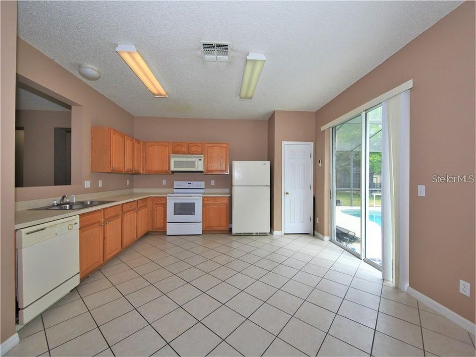 For Rent: $2,240 (3 beds, 2 baths, 1703 Square Feet)