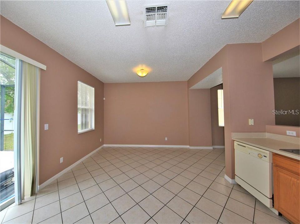 For Rent: $2,240 (3 beds, 2 baths, 1703 Square Feet)