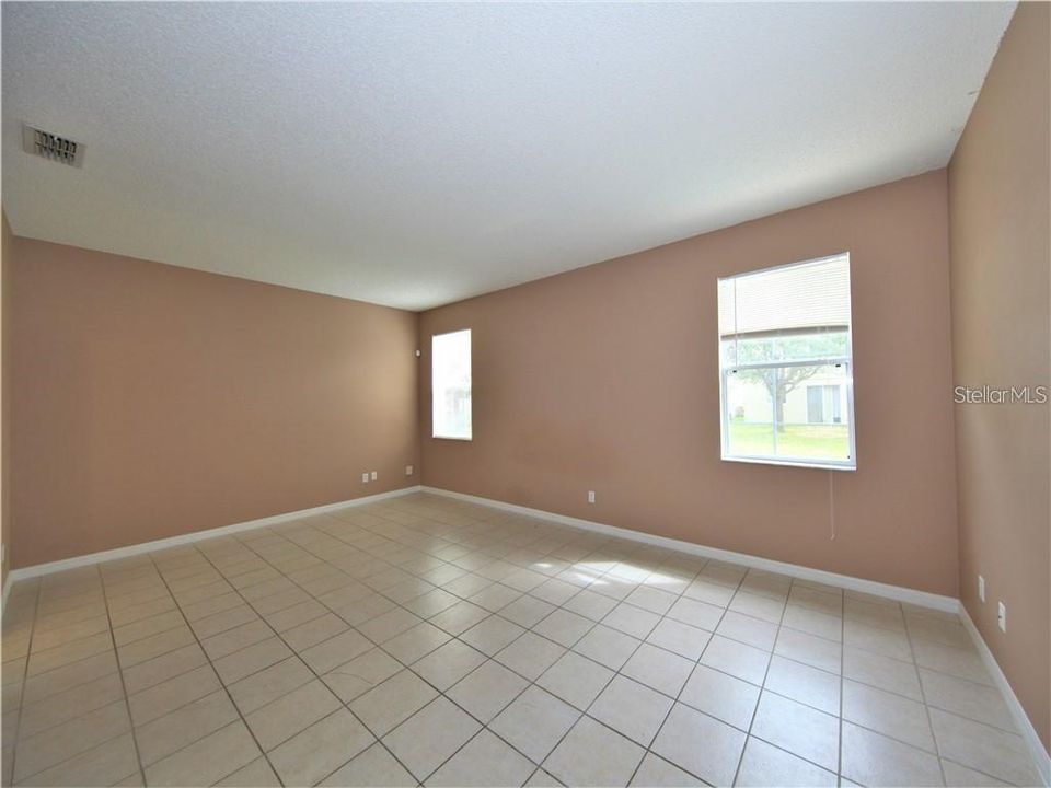 For Rent: $2,240 (3 beds, 2 baths, 1703 Square Feet)