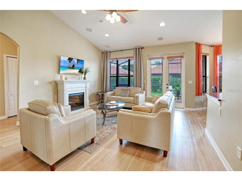 For Sale: $475,000 (3 beds, 2 baths, 1818 Square Feet)