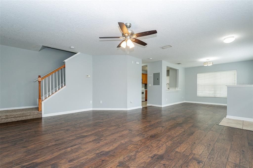 Active With Contract: $239,900 (3 beds, 2 baths, 1408 Square Feet)