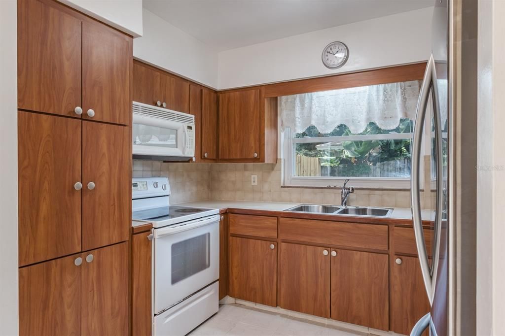 For Sale: $424,900 (2 beds, 2 baths, 1536 Square Feet)