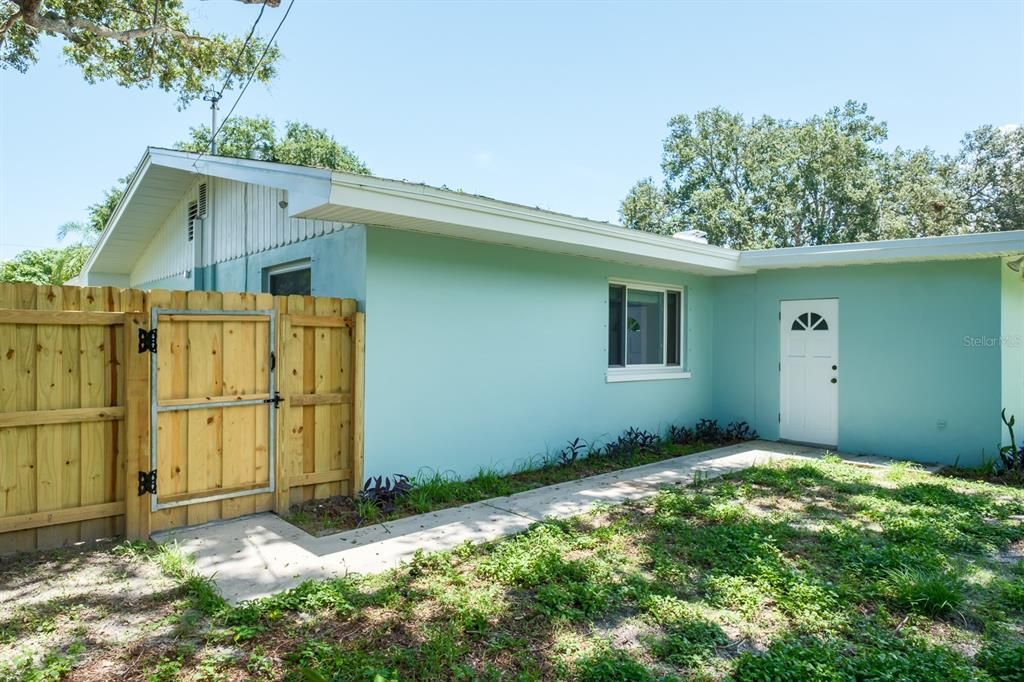 For Sale: $424,900 (2 beds, 2 baths, 1536 Square Feet)