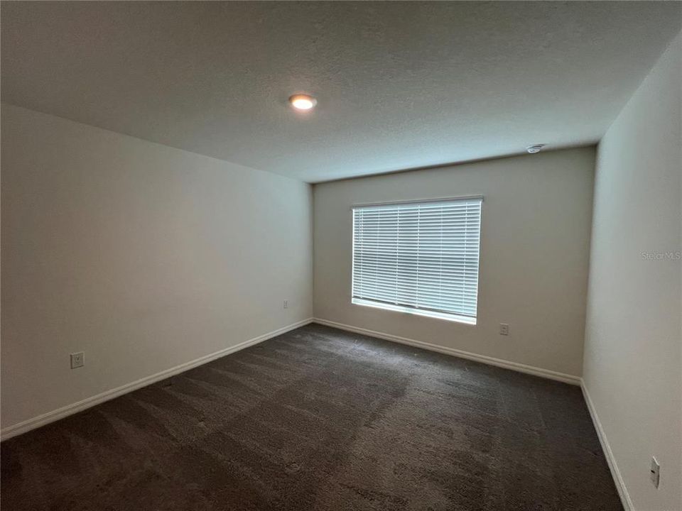 For Rent: $1,950 (4 beds, 2 baths, 1828 Square Feet)