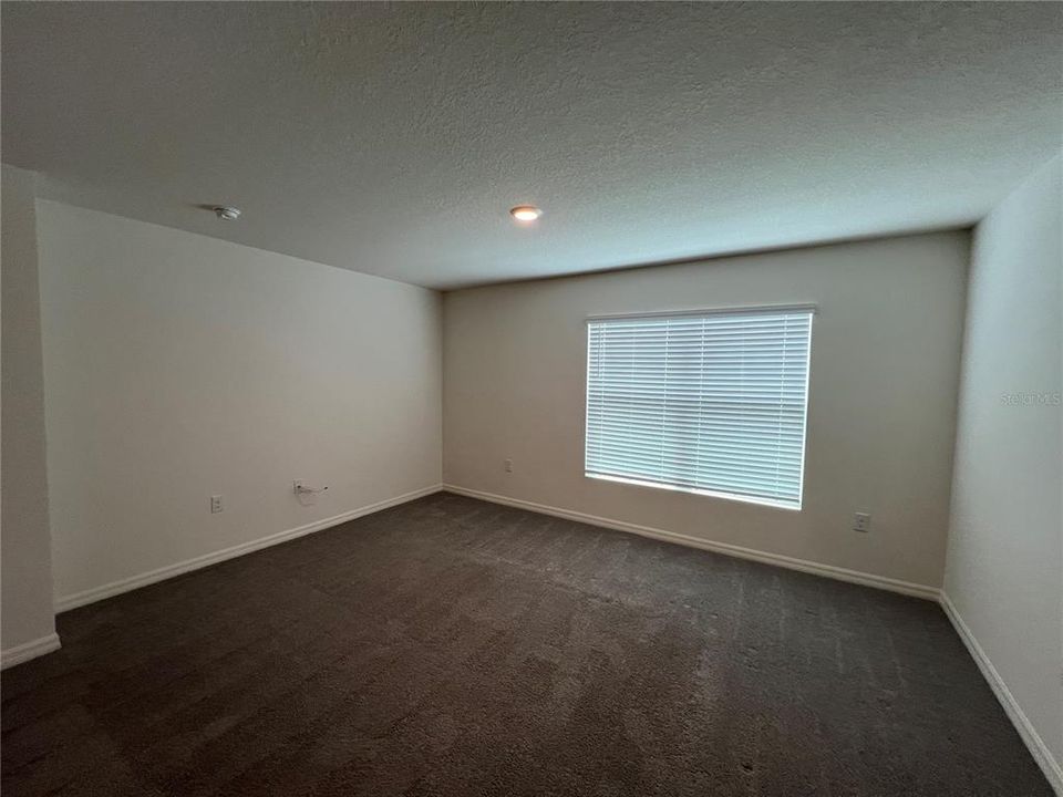 For Rent: $1,950 (4 beds, 2 baths, 1828 Square Feet)