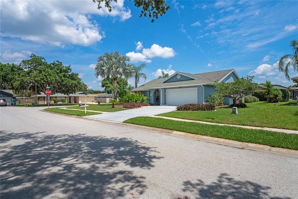 Active With Contract: $410,000 (3 beds, 3 baths, 1810 Square Feet)