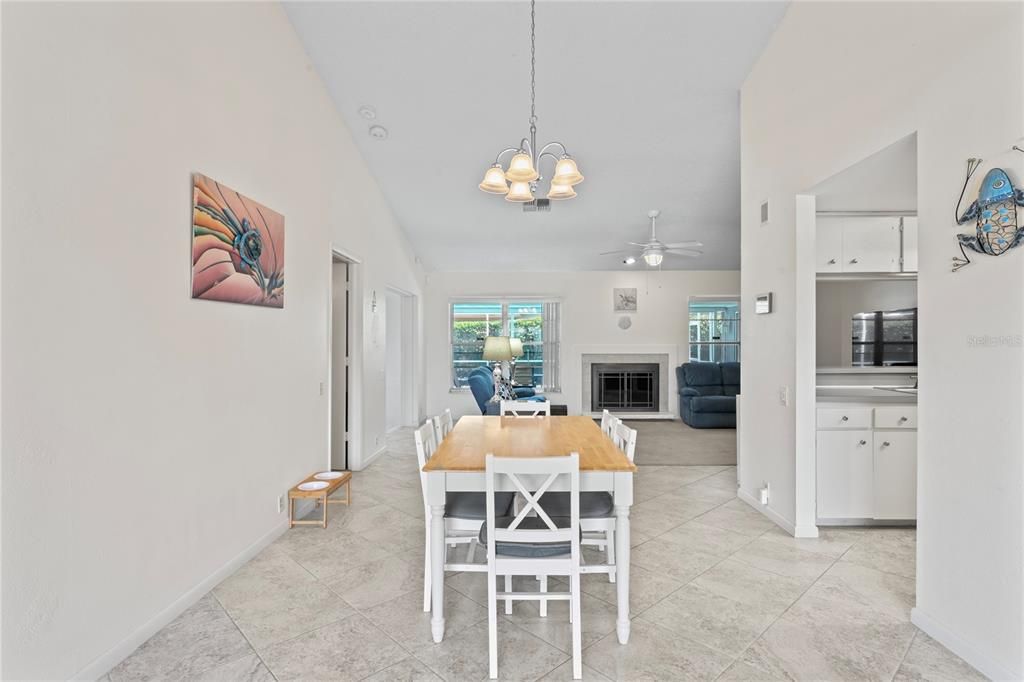 Active With Contract: $410,000 (3 beds, 3 baths, 1810 Square Feet)