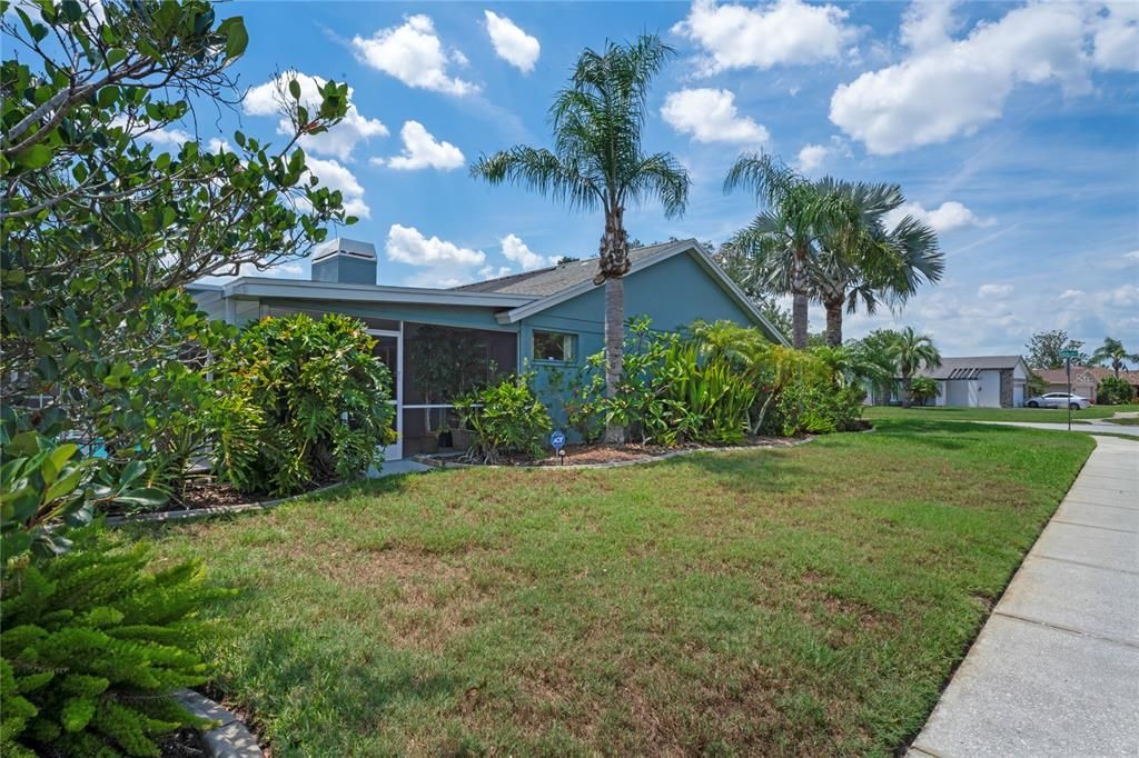 Active With Contract: $410,000 (3 beds, 3 baths, 1810 Square Feet)