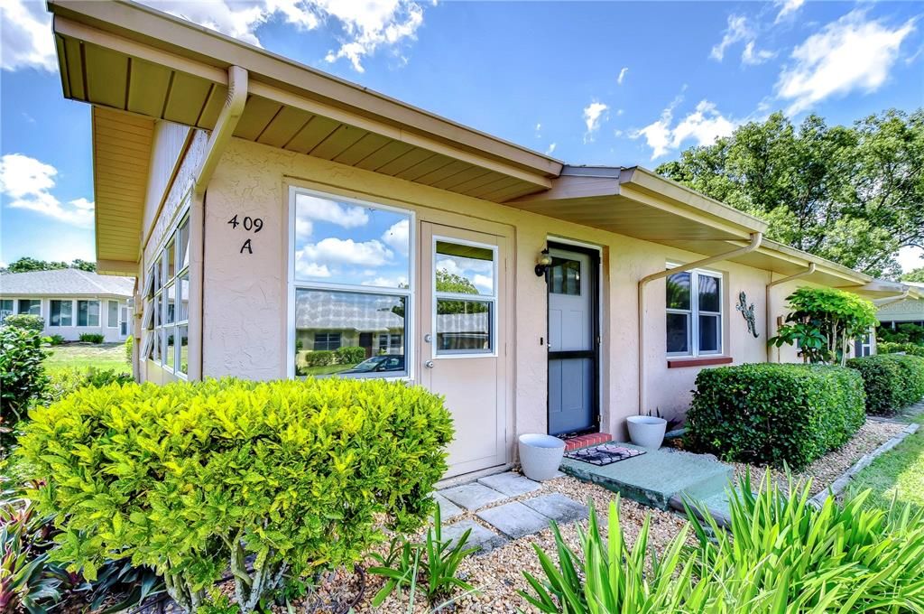 Beautiful curb appeal!