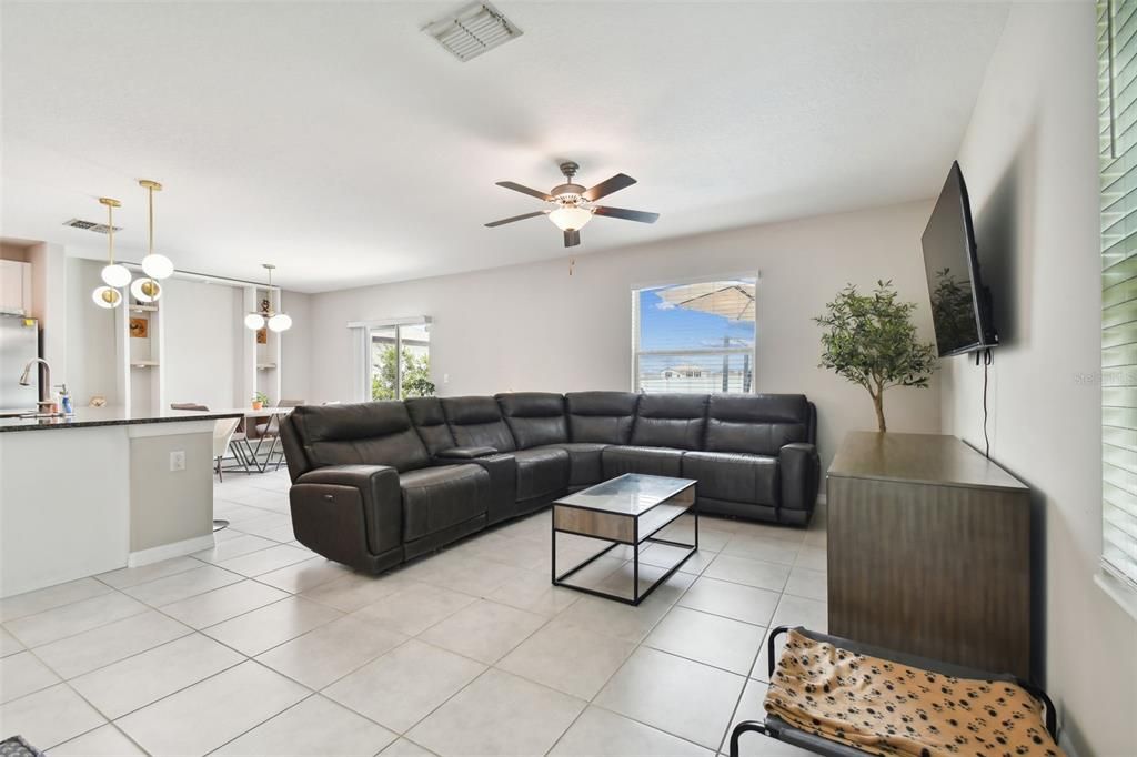 For Sale: $499,000 (4 beds, 2 baths, 1914 Square Feet)