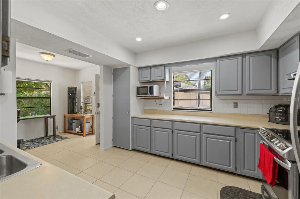 For Sale: $469,000 (2 beds, 2 baths, 1451 Square Feet)