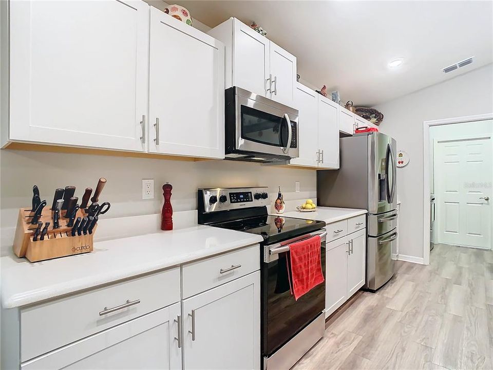 For Sale: $379,000 (4 beds, 2 baths, 1715 Square Feet)