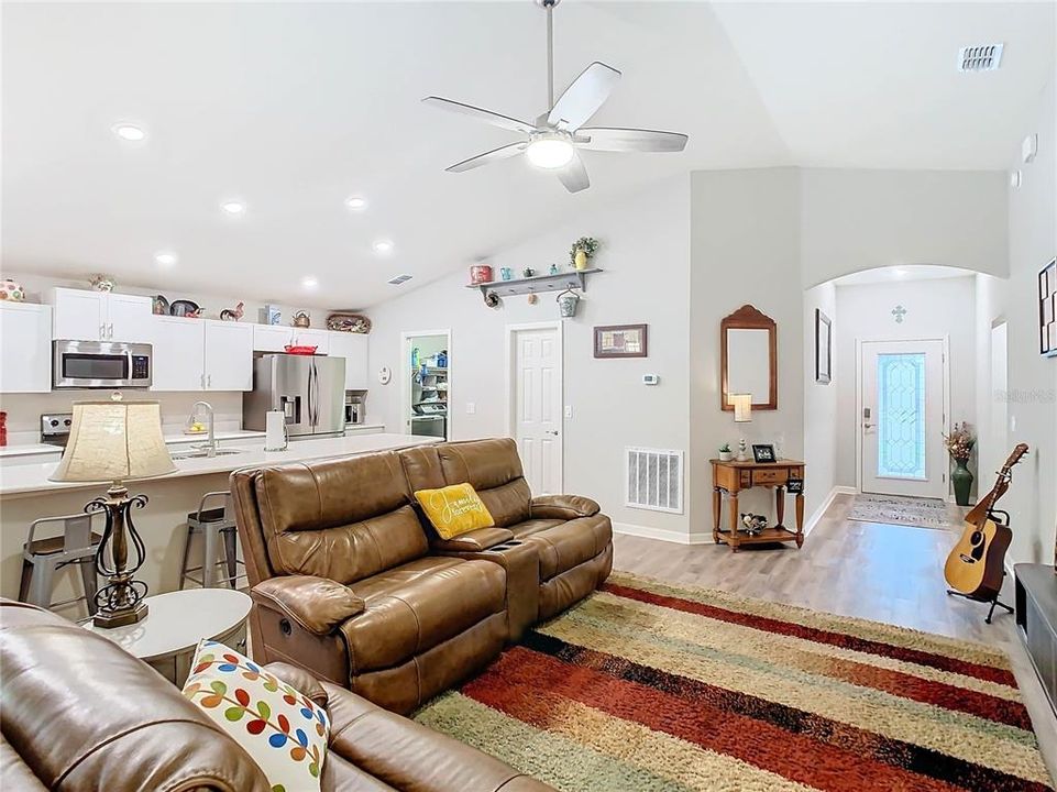 For Sale: $379,000 (4 beds, 2 baths, 1715 Square Feet)