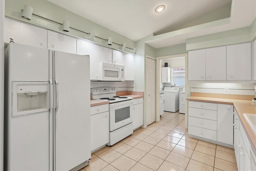 For Sale: $359,900 (3 beds, 2 baths, 1653 Square Feet)