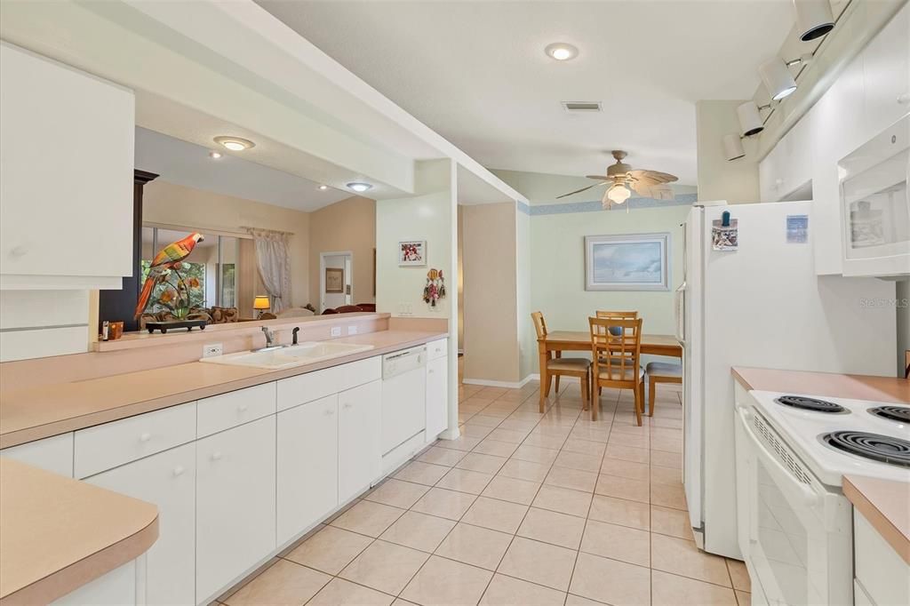 For Sale: $359,900 (3 beds, 2 baths, 1653 Square Feet)