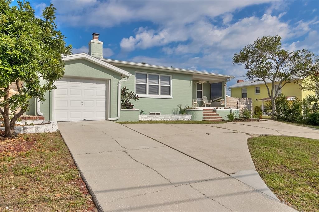 For Sale: $459,000 (3 beds, 3 baths, 2223 Square Feet)