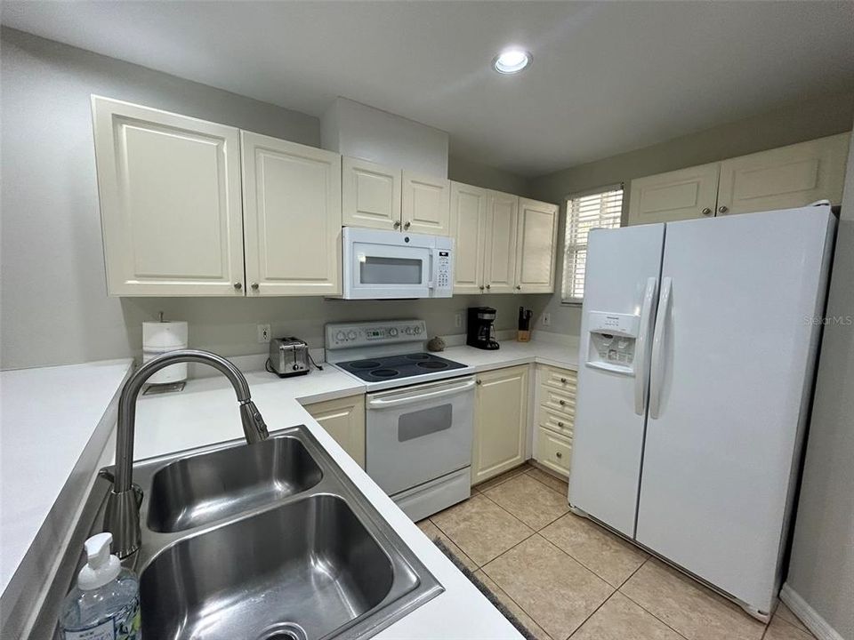 For Rent: $3,750 (2 beds, 2 baths, 1114 Square Feet)