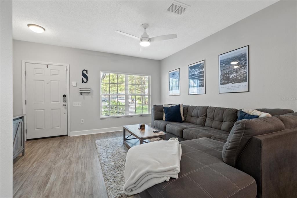 For Sale: $274,990 (2 beds, 2 baths, 1152 Square Feet)