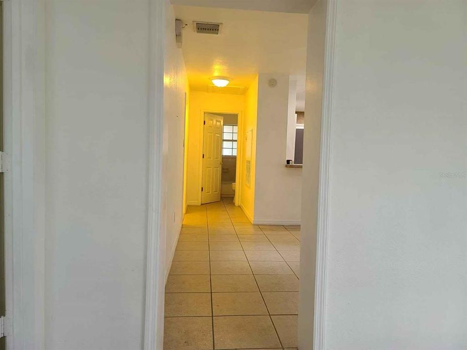 For Rent: $1,800 (2 beds, 1 baths, 945 Square Feet)