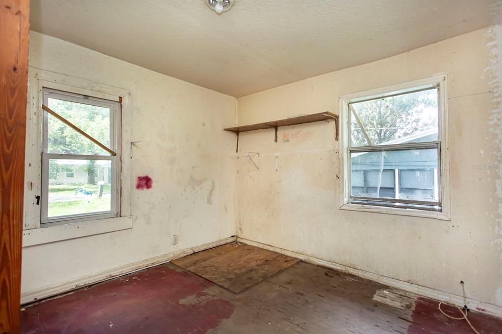 For Sale: $249,900 (3 beds, 1 baths, 1056 Square Feet)