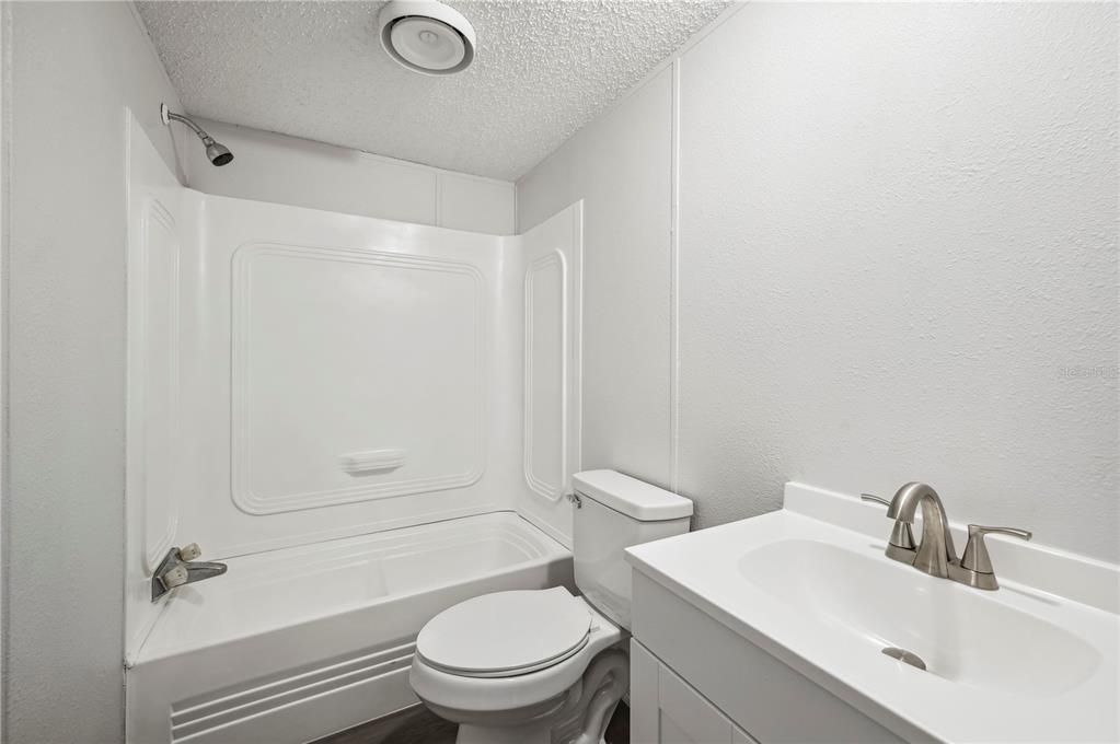 待售: $239,000 (3 贝兹, 2 浴室, 924 平方英尺)