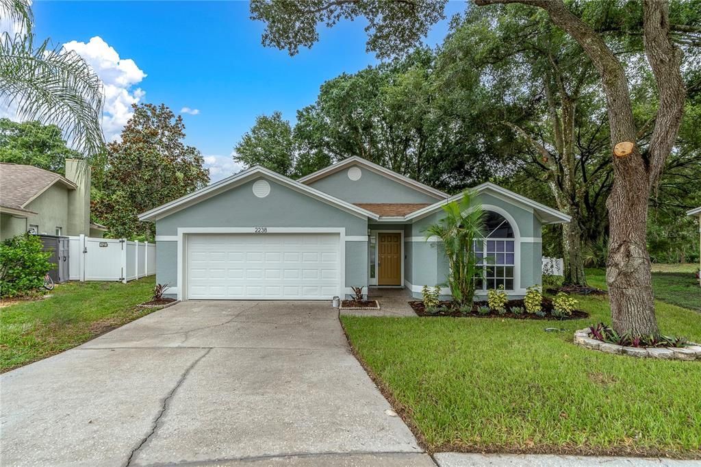 Recently Sold: $350,000 (3 beds, 2 baths, 1386 Square Feet)