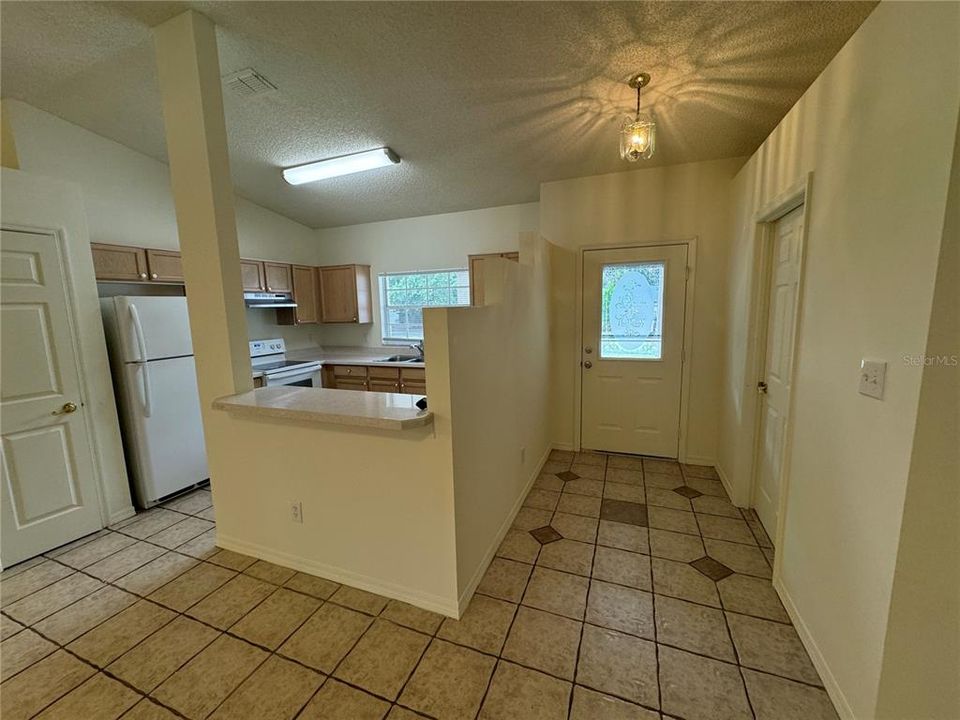 For Rent: $1,800 (3 beds, 2 baths, 1276 Square Feet)