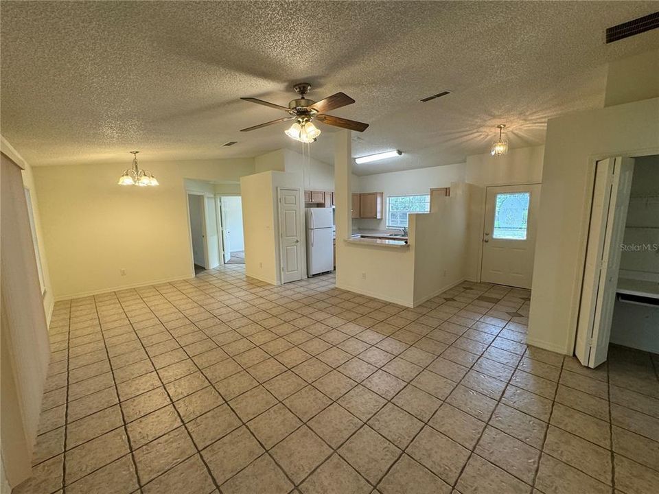 For Rent: $1,800 (3 beds, 2 baths, 1276 Square Feet)