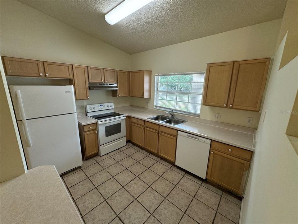 For Rent: $1,800 (3 beds, 2 baths, 1276 Square Feet)