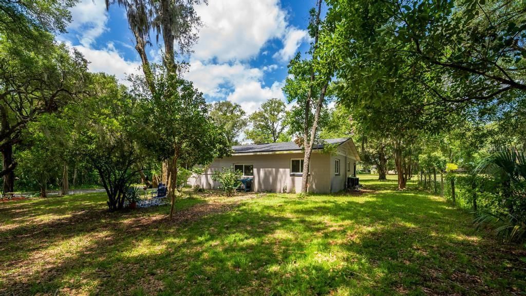 Active With Contract: $250,000 (3 beds, 1 baths, 1408 Square Feet)