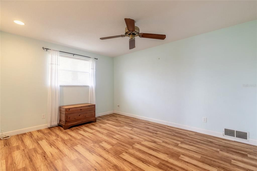 For Sale: $439,000 (2 beds, 2 baths, 1651 Square Feet)